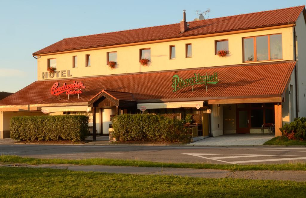 Hotel & Restaurant Signal Pardubice Exterior foto